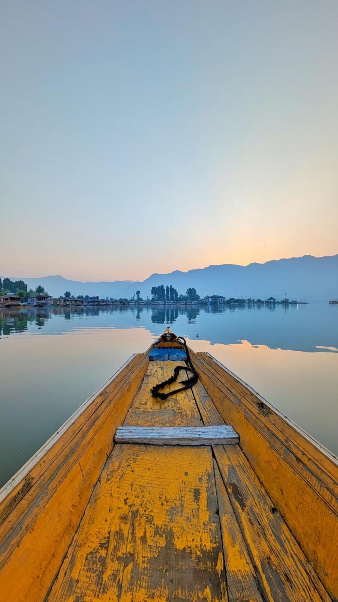 White House Group Of Houseboats Hotel Srinagar  Bagian luar foto