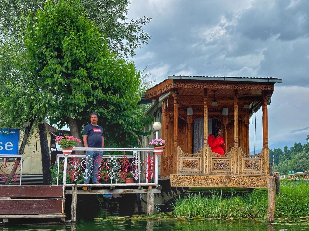 White House Group Of Houseboats Hotel Srinagar  Bagian luar foto