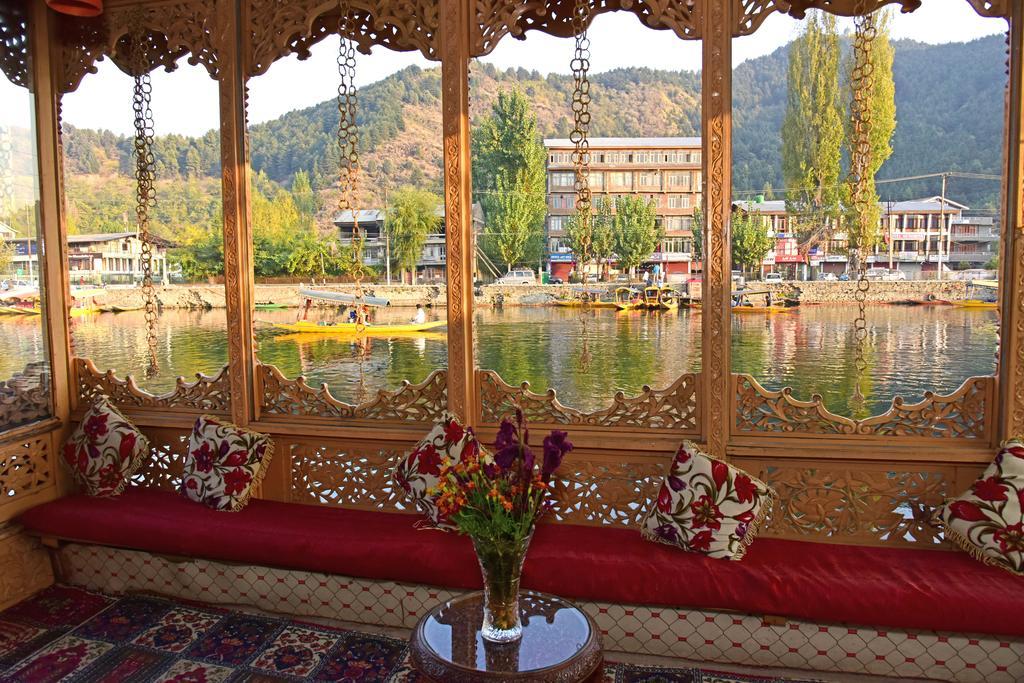 White House Group Of Houseboats Hotel Srinagar  Bagian luar foto
