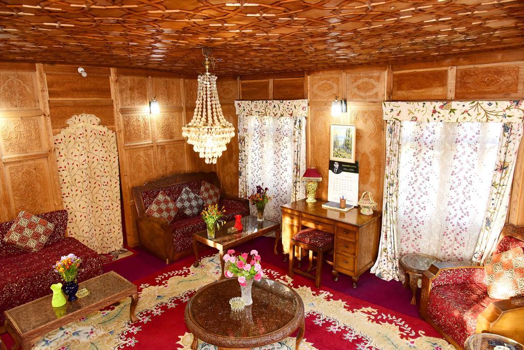 White House Group Of Houseboats Hotel Srinagar  Bagian luar foto