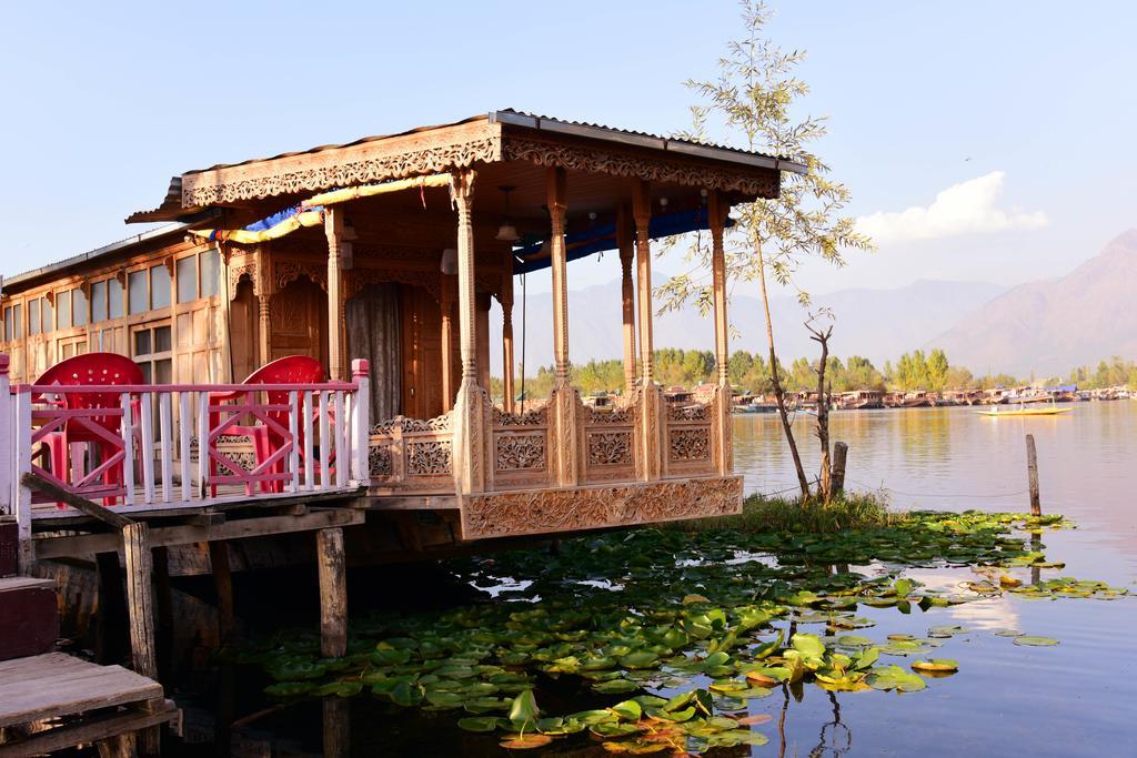 White House Group Of Houseboats Hotel Srinagar  Bagian luar foto