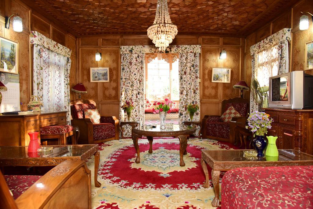 White House Group Of Houseboats Hotel Srinagar  Bagian luar foto