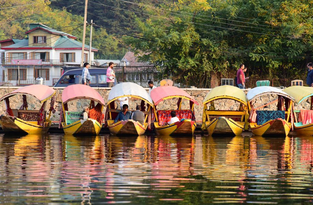 White House Group Of Houseboats Hotel Srinagar  Bagian luar foto