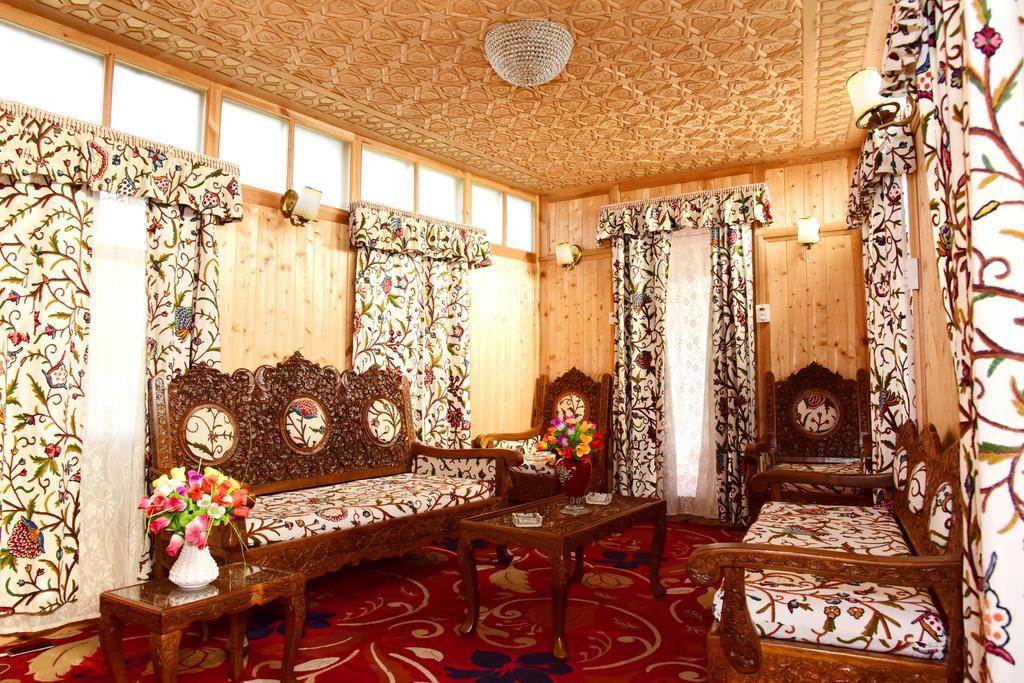 White House Group Of Houseboats Hotel Srinagar  Bagian luar foto