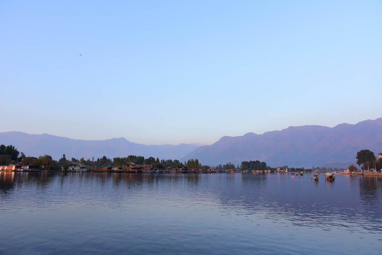 White House Group Of Houseboats Hotel Srinagar  Bagian luar foto